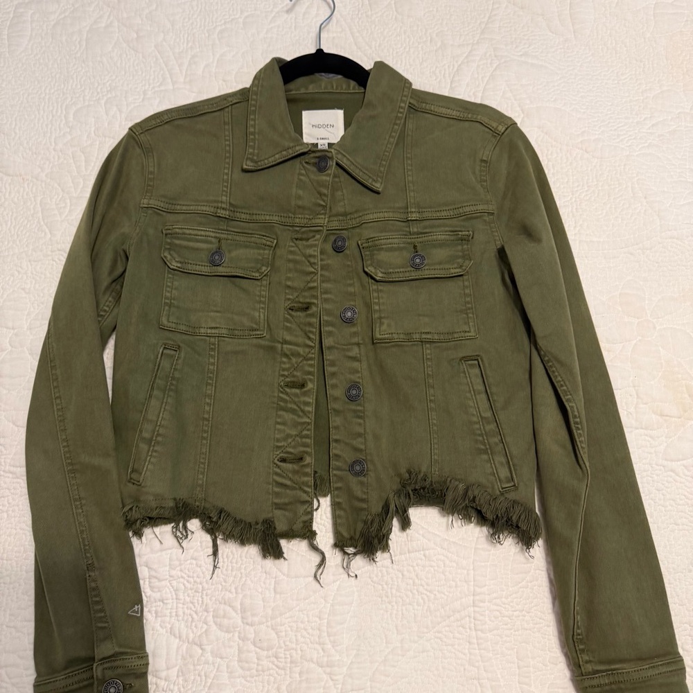 Wolven Olive Green Frayed-Hem Denim Jacket - Picture 3 of 5